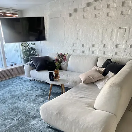 Moderni Ullakkohuoneisto Vuokralle